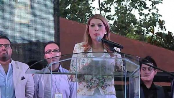 Alcaldesa Monterrey entrega ciudad a Jesuscristo