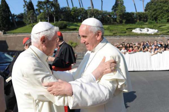 Bergoglio y Ratzinger