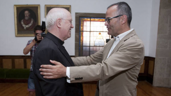 Consejero Educción y arzobispo Santiago 2013