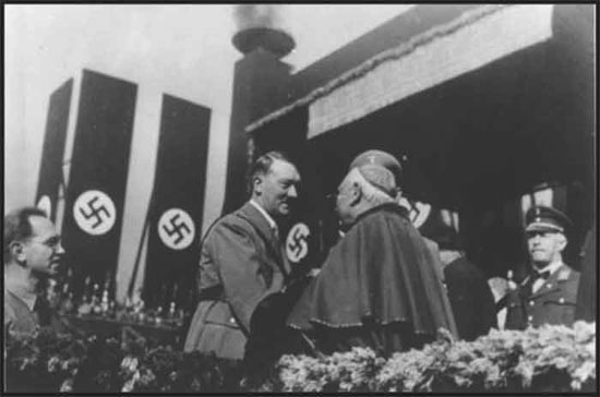 Hitler con cardenal católico