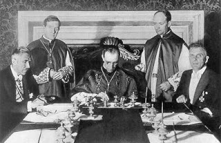 Pacelli firma el Concordatod con la Alemania nazi, 1933