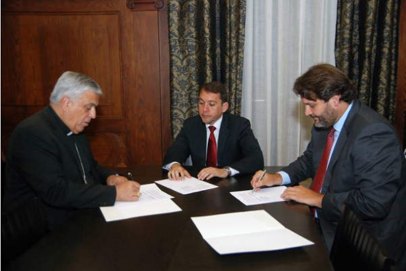 firma convenio Ayuntamiento y obispado Tenerife 2014
