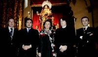 La alcaldesa amadrina a la Virgen del Amparo