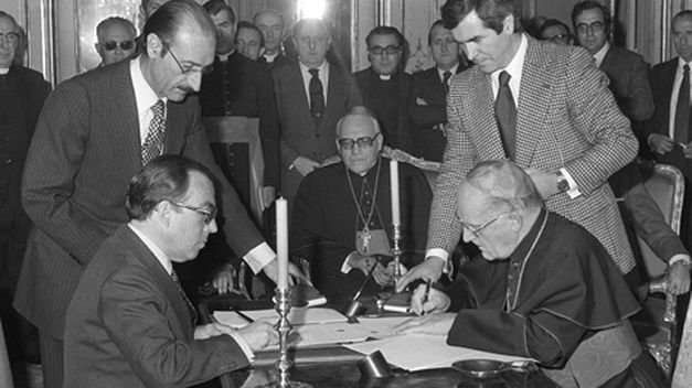 firma acuerdos 1976 Marcelino Oreja