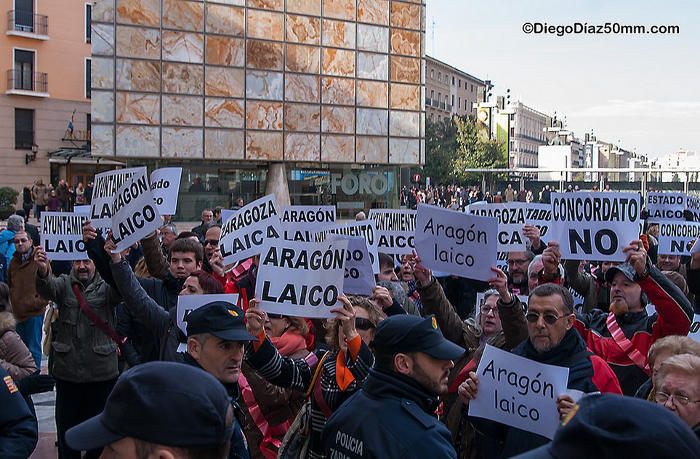 Protesta de MHUEL por mla presencia municipal en actos religiosos de San Valero Zaragoza 2015 Foto Diego Diaz