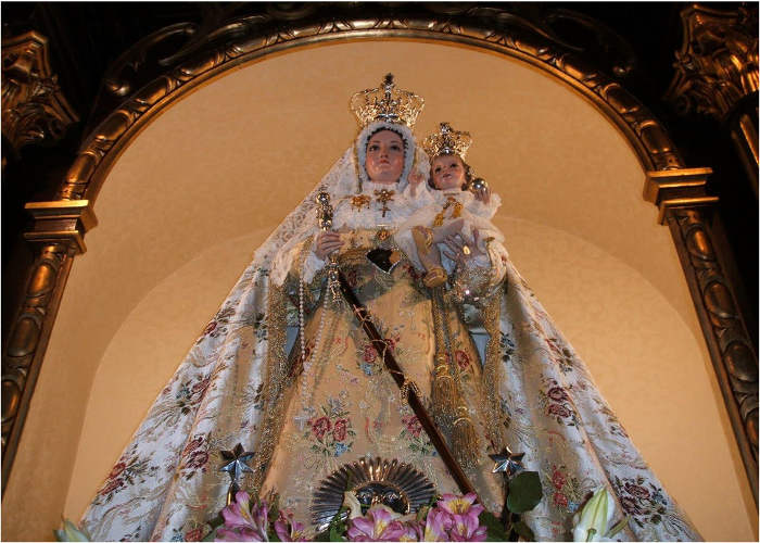 Virgen de Luna en Pozoblanco con vara mando