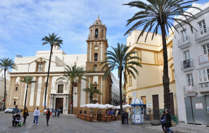 Plaza en el centro histórico de Cádiz