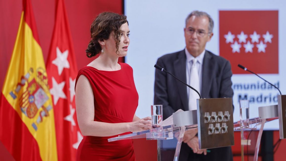 La presidenta de la Comunidad de Madrid, Isabel Díaz Ayuso, junto a su consejero de Educación, Enrique Ossorio. Comunidad de Madrid