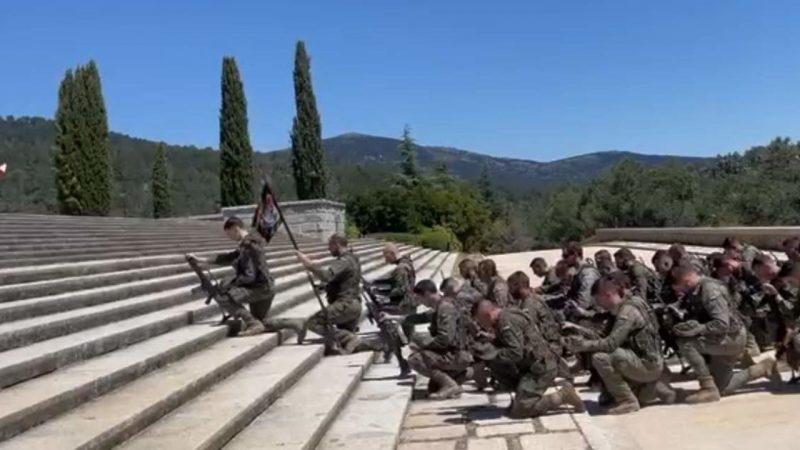 Militares en la explanada del Valle de los Caídos