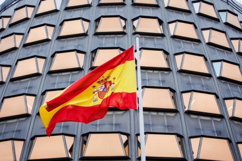Bandera de España en el Tribunal Constitucional el día en que toman posesión de su cargo los nuevos magistrados del TC, en la sede del Tribunal Constitucional, a 18 de noviembre de 2021, en Madrid