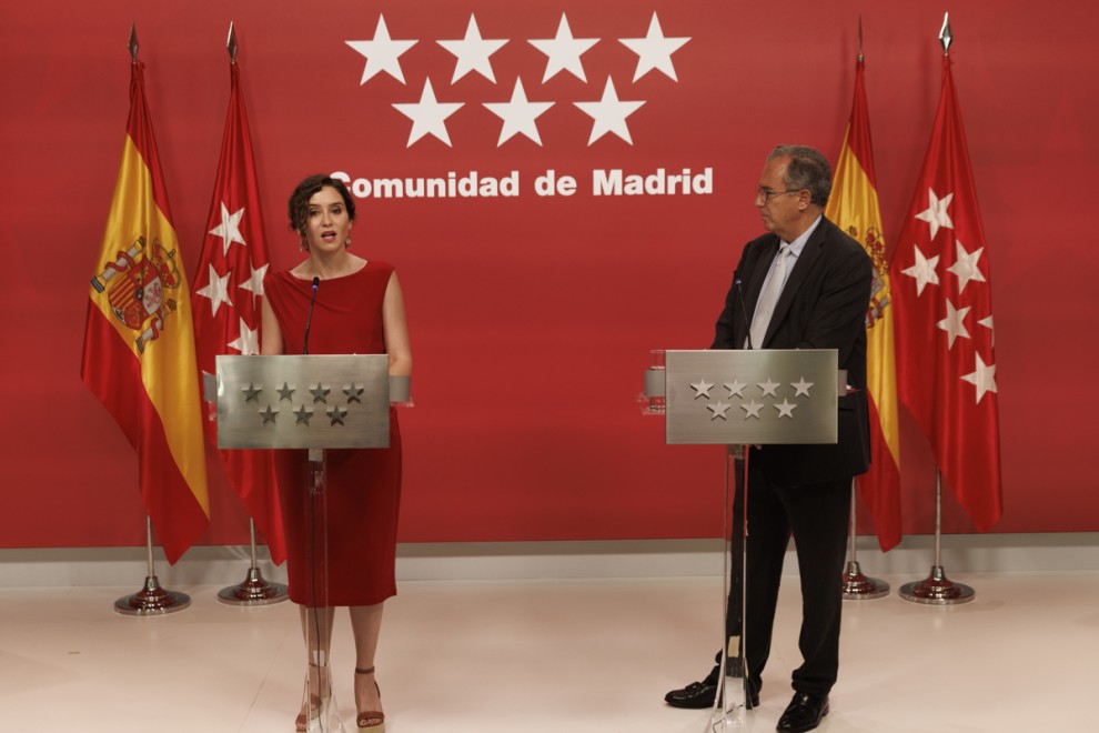 La Presidenta de la Comunidad de Madrid, Isabel Díaz Ayuso, y el Consejero de Educación, Universidades, Ciencia y Portavoz del Gobierno, Enrique Ossorio, comparecen en rueda de prensa.