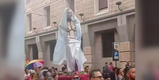 Imagen procesionada en el orgullo de Cremona (Italia) denunciada por el obispo