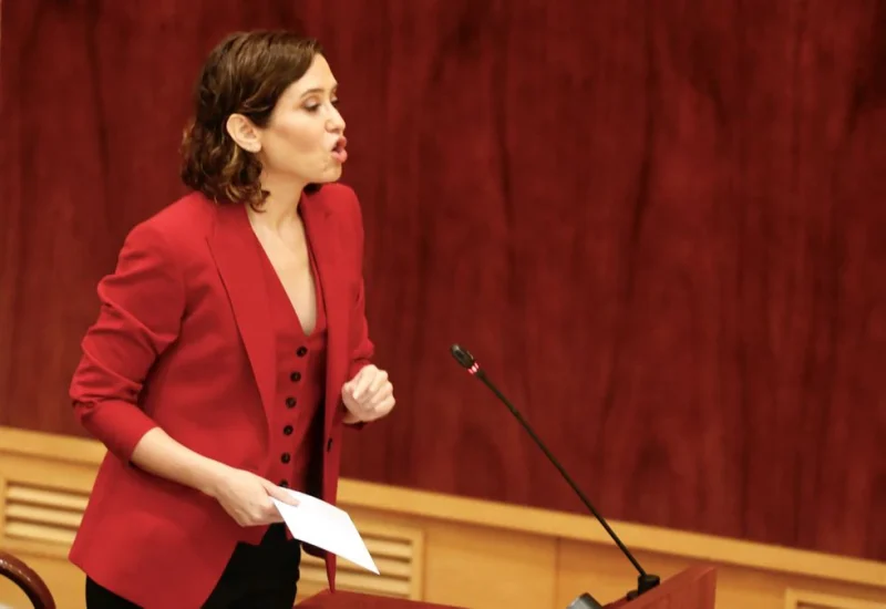 La presidenta de la Comunidad de Madrid, Isabel Díaz Ayuso, interviene en el pleno de la Asamblea de Madrid.
