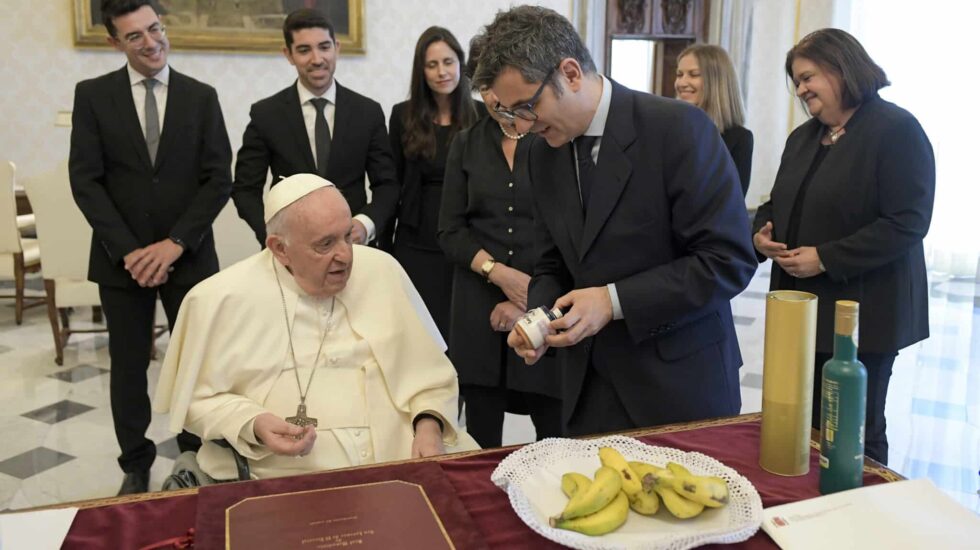 El papa Francisco y el ministro Félix Bolaños, durante su audiencia en el Vaticano