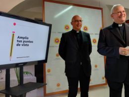 José Manuel Lorca Planes y José Ruiz, durante la presentación de la campaña de matriculación en clase de Religión Católica