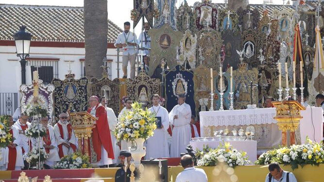 El obispo de Huelva durante la homilía