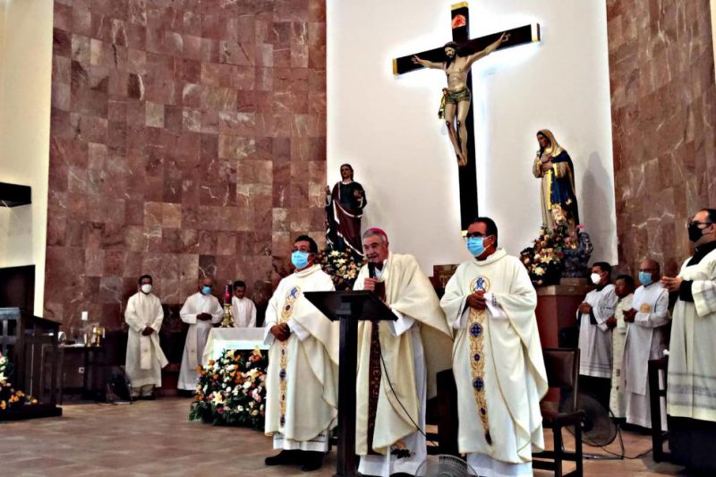 el Obispo de La Paz, Miguel Ángel Alba Díaz, del Estado mexicano Baja California Sur
