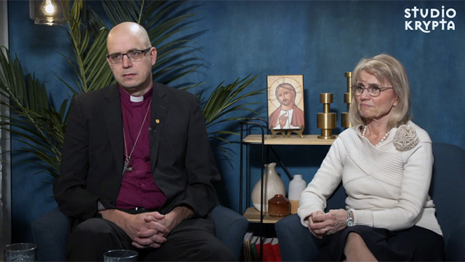 la diputada cristiana y ex-ministra de Interior de Finlandia, Päivi Räsänen y el «obispo» luterano Pohjola