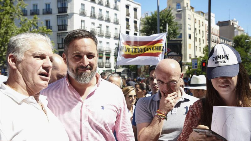 El líder de Vox, Santiago Abascal, y su portavoz, Jorge Buxadé, durante la manifestación antiabortista el pasado domingo en Madrid.