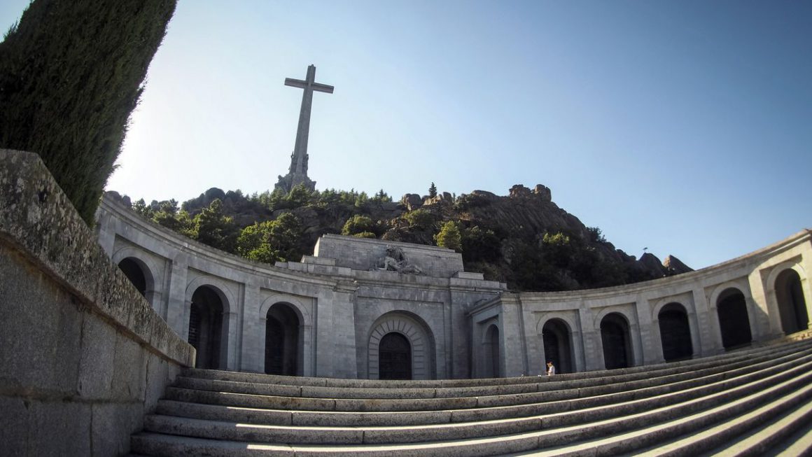 Fachada principal de la basílica del Valle de los Caídos. Fernando Villar