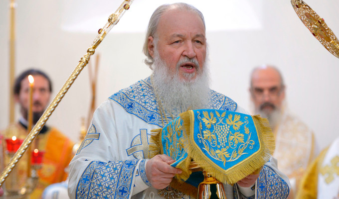 Kirill I, Patriarca de Moscú y toda Rusia, celebra el servicio en la catedral ortodoxa rusa de Sainte-Trinite en París el 4 de diciembre de 2016