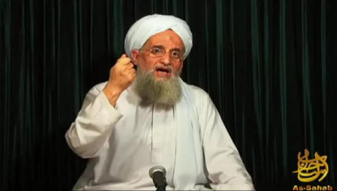 CERCANO. Ayman al Zawahiri fue uno de los colaboradores más estrechos de Osama Bin Laden. CAPTURA DE VIDEO