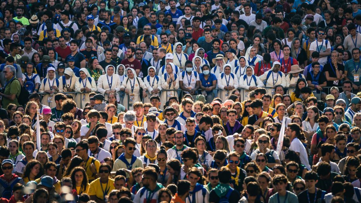 Unos 12.000 peregrinos llegaron a Santiago de Compostela con la Peregrinación Europea de Jóvenes. Óscar Corral