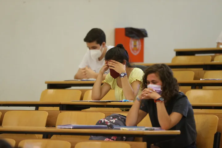 Estudiantes durante los exámenes de Selectividad en una imagen de archivo.Isabel Infantes/ via Getty Images