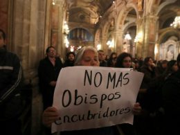 Manifestante contra los abusos sexuales cometidos por la Iglesia católica.- Reuters