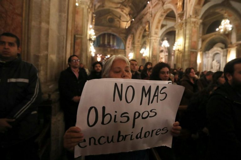 Manifestante contra los abusos sexuales cometidos por la Iglesia católica.- Reuters