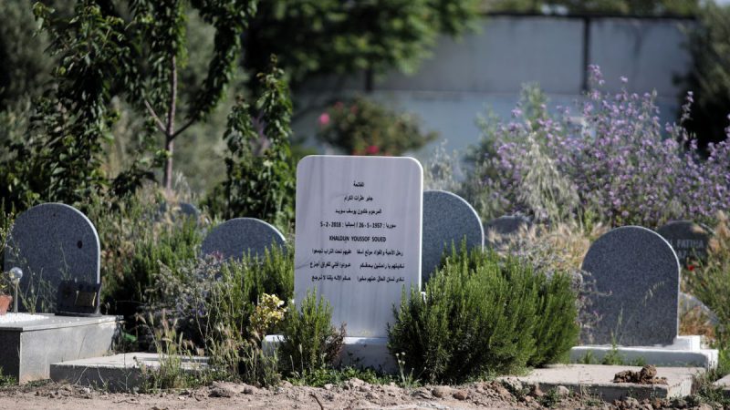 Lápidas ubicadas en el cementerio musulmán de Griñón (Madrid). Eduardo Parra /