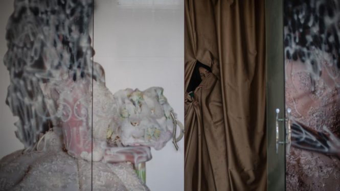 Una mujer se esconde de los talibanes en Kabul. | Oliver Weiken