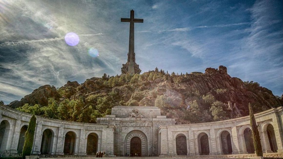 Imagen de la entrada a la Basílica del Valle de los Caídos. Ricardo Rubio