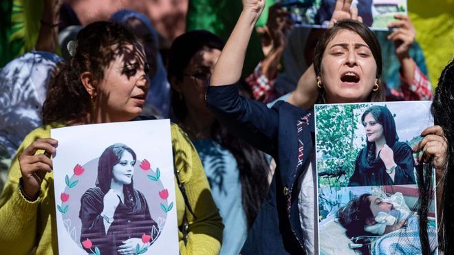 Manifestación de mujeres kurdas en Siria por la muerte de una joven en manos de la policía de la moral iraní. / Delil Suleiman