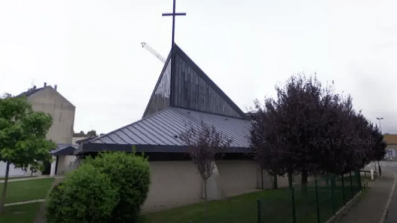 Iglesia ataque Francia Captura de pantalla de Street View - Google Maps (Famille Chretiene)