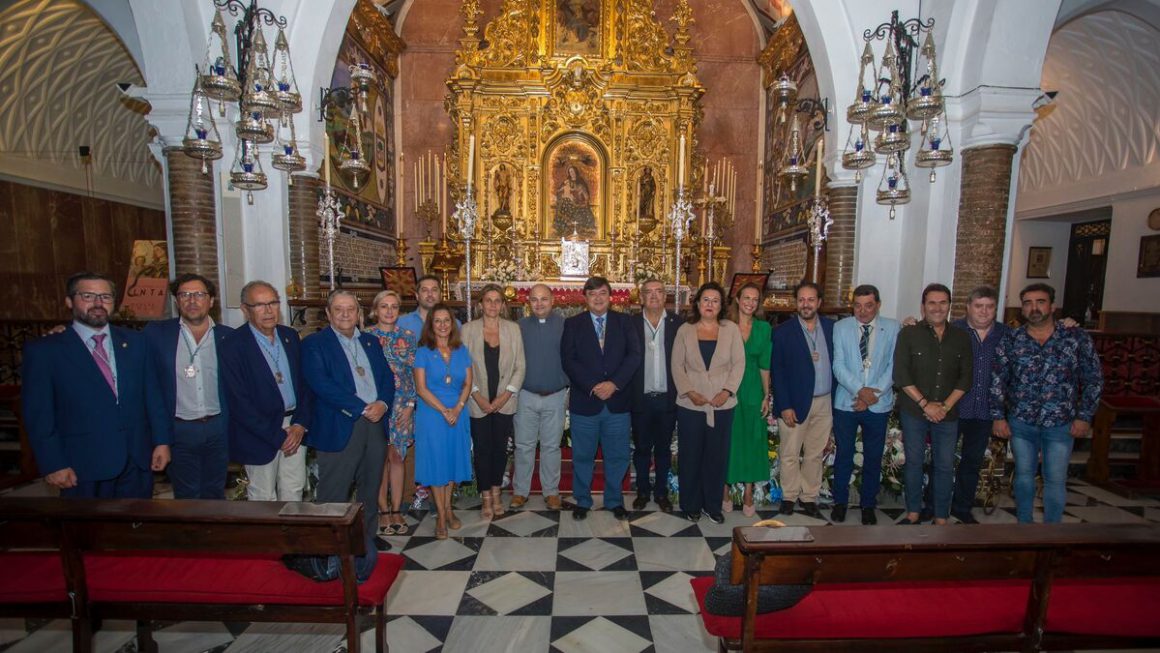 El alcalde, Gabriel Cruz, encabezó la expedición municipal al Santuario de la Virgen de la Cinta. / H. I. (Huelva)