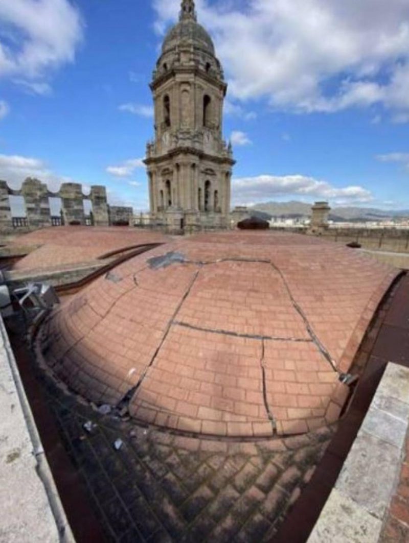 Cubiertas de la Catedral de Málaga afectadas por filtraciones.