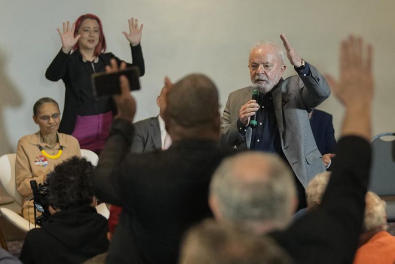 El ex presidente brasileño Luiz Inacio Lula da Silva en Sao Paulo, Brasil, el 19 de octubre del 2022. . (Foto AP/Andre Penner)