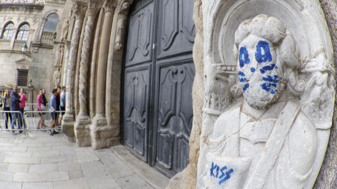 Pintadas aparecidas en 2018 en la catedral de Santiago de Compostela, que fue declarada Patrimonio Cultural de la Humanidad en 1985 Lavandeira jr / EFE
