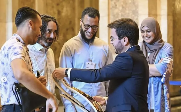 Pere Aragonès, con Mohamed Said Badaoui (en el centro de la imagen).INSTAGRAM