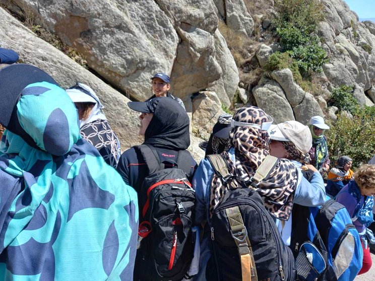 Mujeres Iraníes de excursión por la montaña. Septiembre 2022 (Imagen Nueva Tribuna)