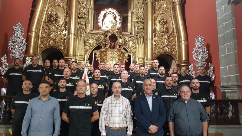 La Unidad Militar de Emergencias visitó Teror (Las Palmas) y junto al alcalde (PP) realizó la ofrenda floral a la Virgen del Pino