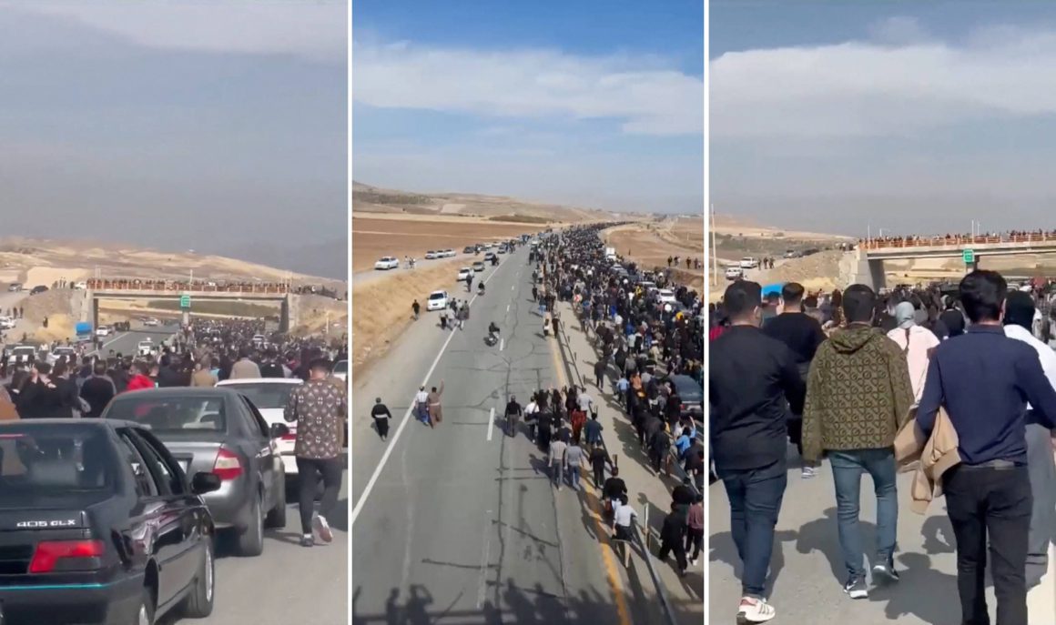 Combo de imágenes de cientos de personas andando por una autopista en dirección al cementerio de Aichi, en la ciudad iraní de Saquez, este 26 de octubre de 2022. — REUTERS