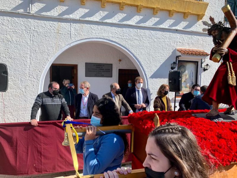 El Ayuntamiento de Algeciras (Cádiz) muestra su apoyo con la presencia del teniente alcalde y la policía local en la procesión infantil del colegio católico 'Nuestra Señora de los Milagros'