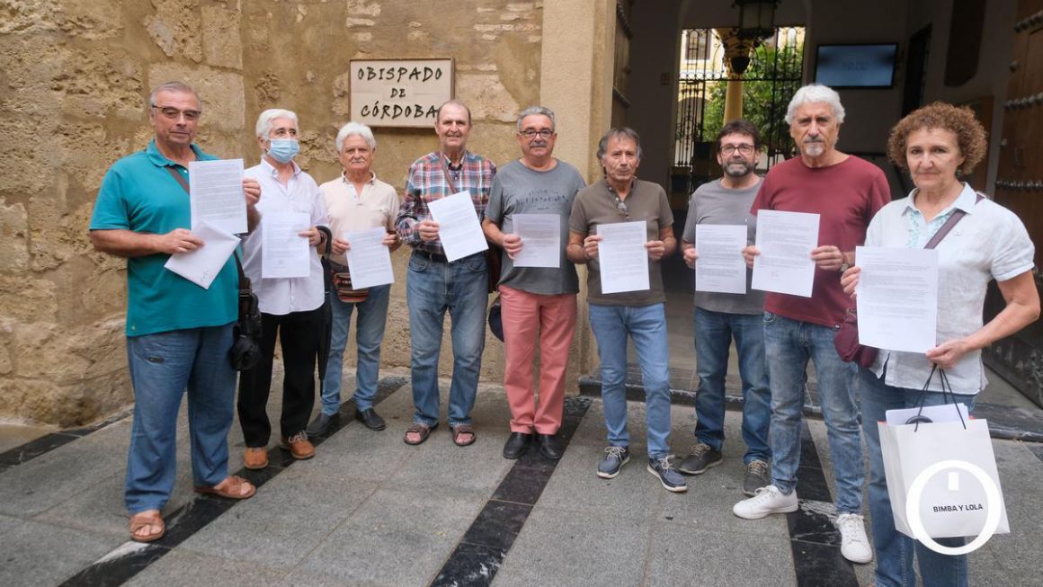 Acto colectivo de apostasía ante el Obispado de Córdoba J.M. AYALA