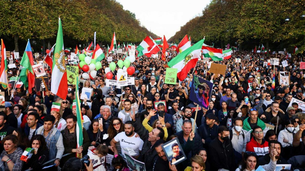 Marcha en Berlín en solidaridad con las protestas en Irán. REUTERS/Christian Mang