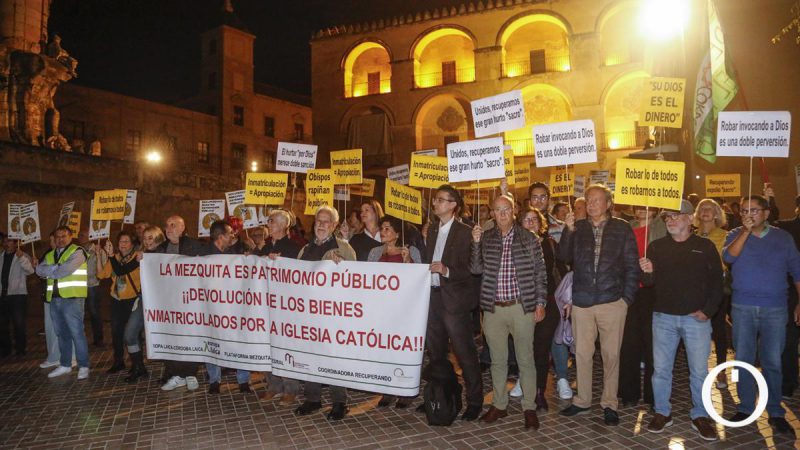 Concentración Plataforma Mezquita contra las inmatriculaciones // ÁLEX GALLEGOS