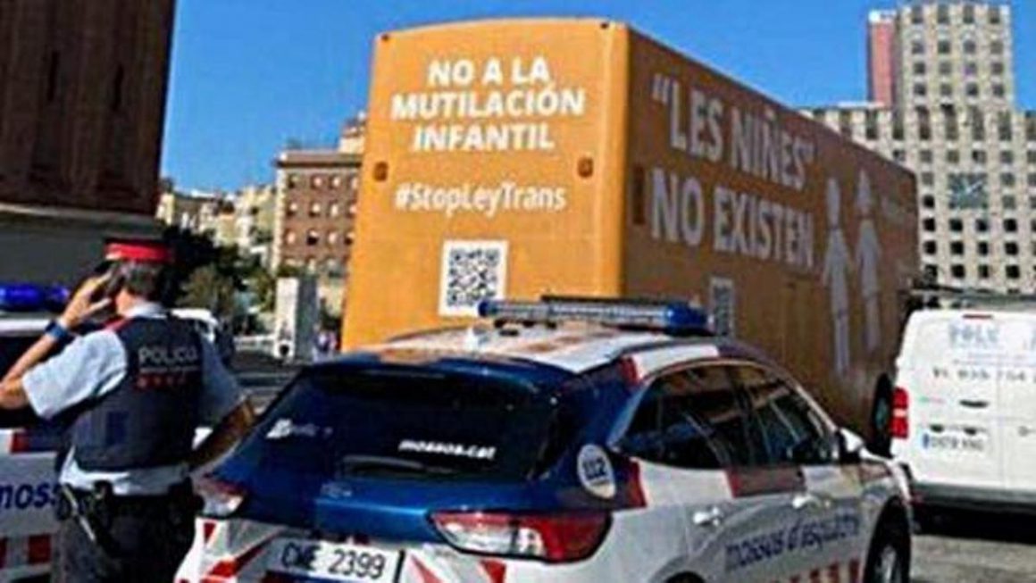 Inmovilización del autobús en la plaza España de Barcelona / Mossos d'Esquadra