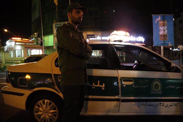 Un agente de la Policía de Teherán, Irán.