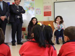 La presidenta de Madrid, Isabel Díaz Ayuso, visita el colegio bilingüe San Agustín Los Negrales de Guadarrama